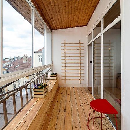 Big 4-bedroom flat, terrace with great Vítkov view Praga Exterior foto