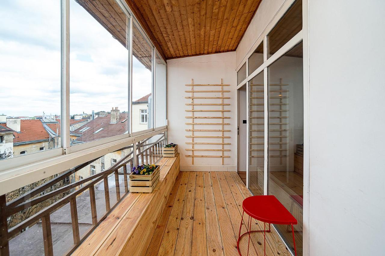 Big 4-bedroom flat, terrace with great Vítkov view Praga Exterior foto
