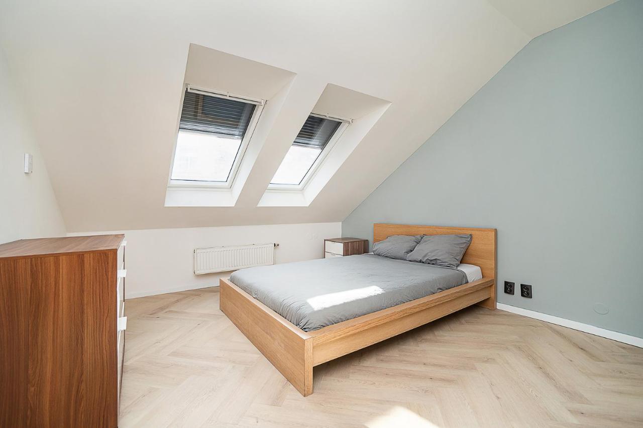 Big 4-bedroom flat, terrace with great Vítkov view Praga Exterior foto
