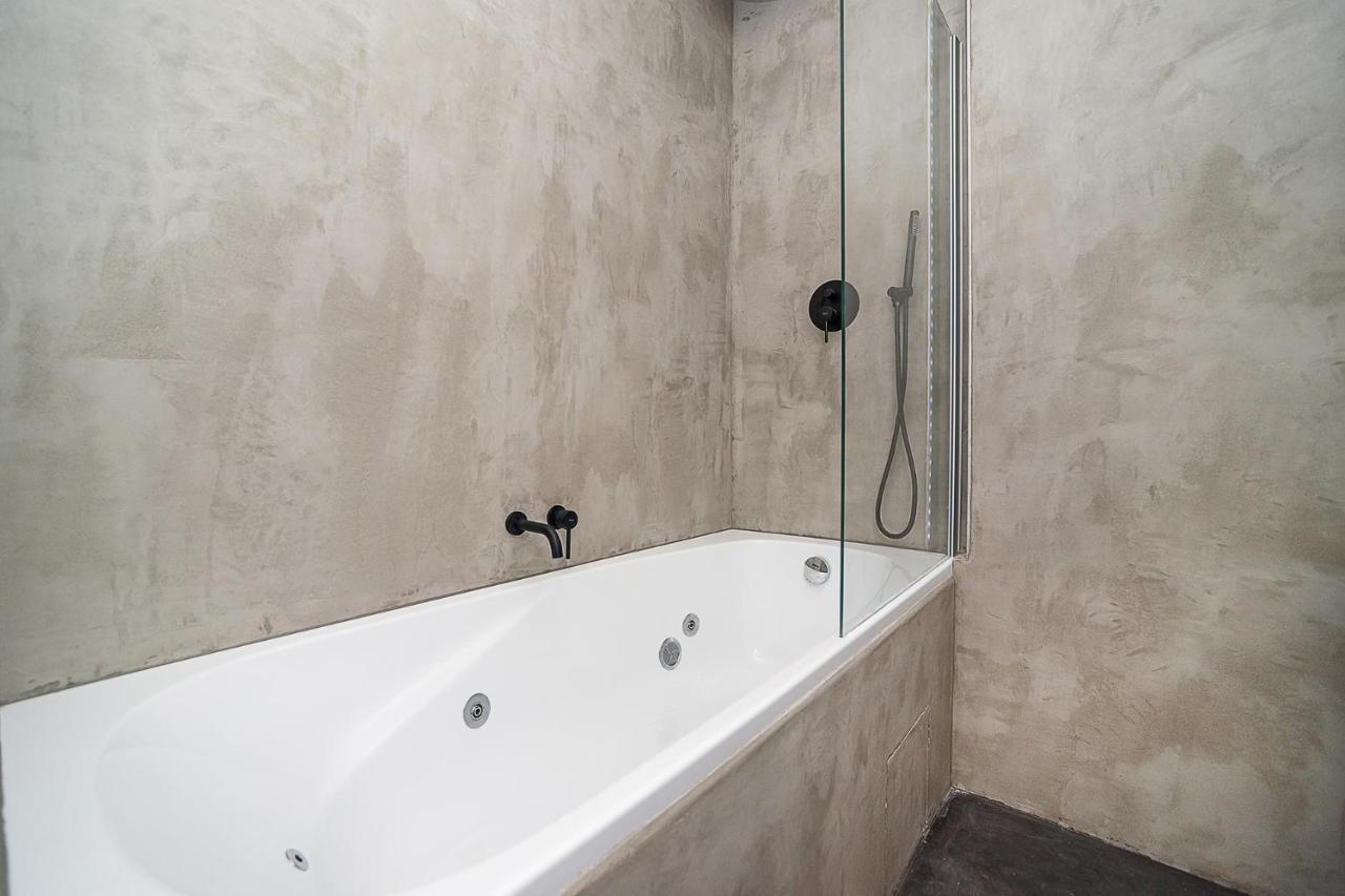 Big 4-bedroom flat, terrace with great Vítkov view Praga Exterior foto
