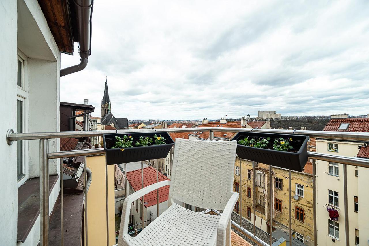 Big 4-bedroom flat, terrace with great Vítkov view Praga Exterior foto