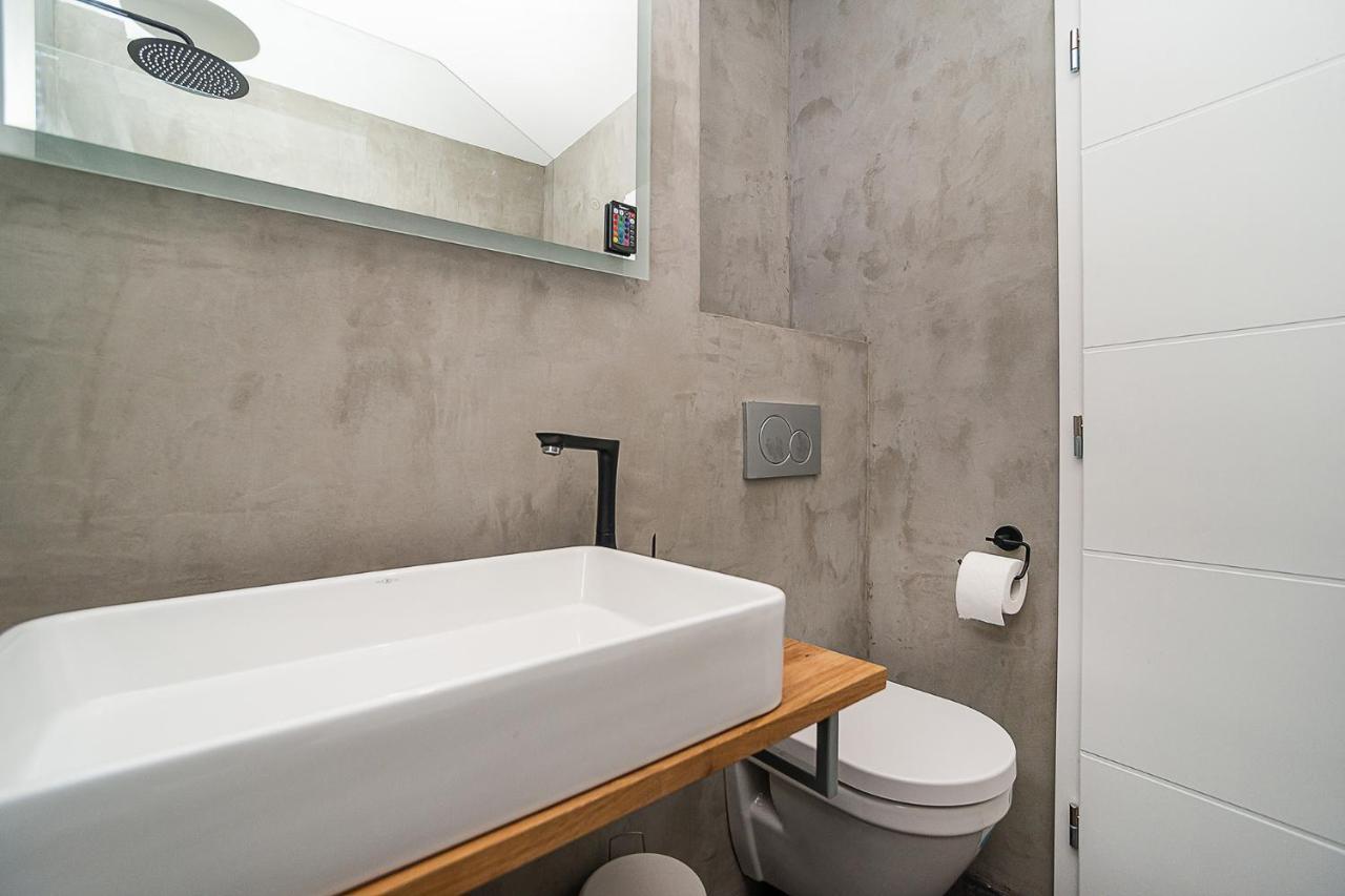 Big 4-bedroom flat, terrace with great Vítkov view Praga Exterior foto